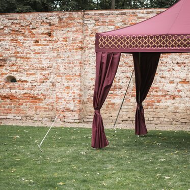 Tente pliante Ecotent 6x3 m de couleur bordeaux pour la restauration